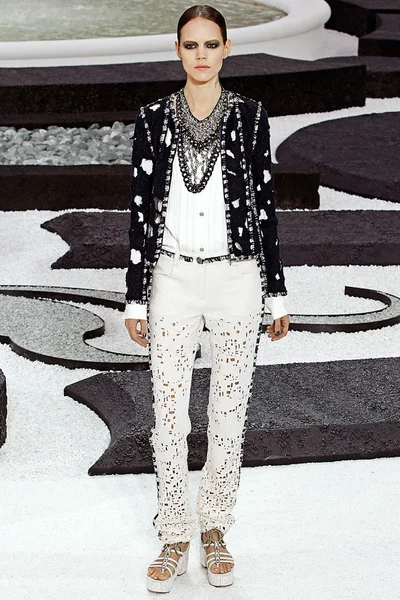 Look 7